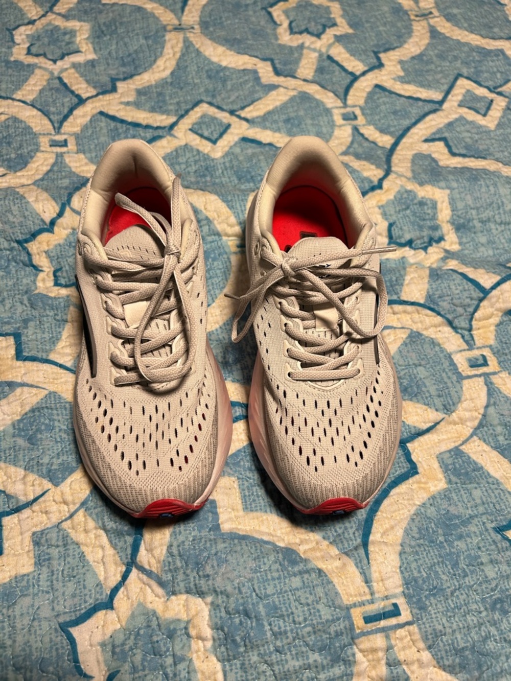 Women’s White Athletic!Brooks glycerin max size 7 - Picture 3 of 9